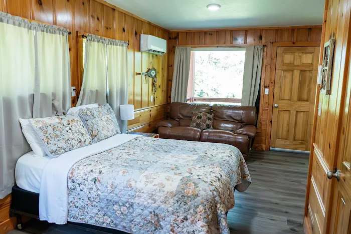 Riverview Resort - Cabin Rental #10 Picture 1