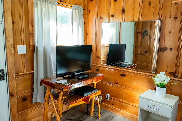 Riverview Resort - Cabin Rental #10 Picture 9