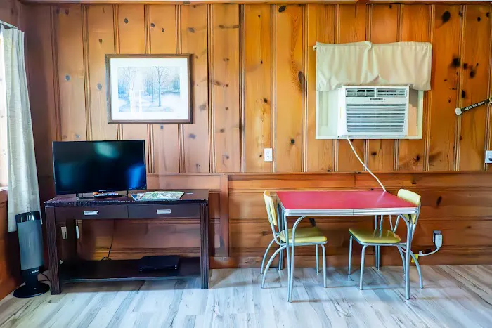 Riverview Resort - Cabin Rental #1 Picture 2