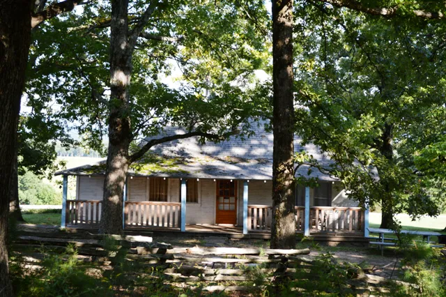 Mulberry Mountain Lodging & Events Picture 1