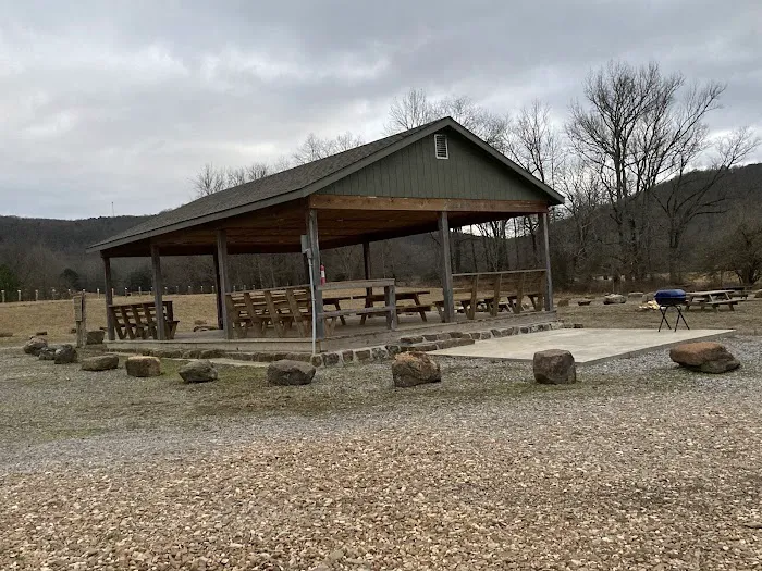 Round the Bend Pavilion Picture 4