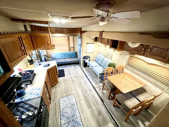 Hot Springs Glamping Picture 4