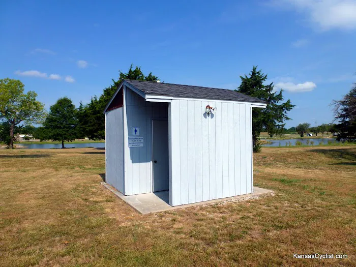 Pleasanton West City Lake Camping Area Picture 3