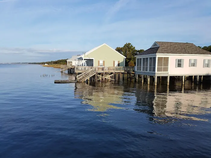Fontainebleau Cabins Picture 3