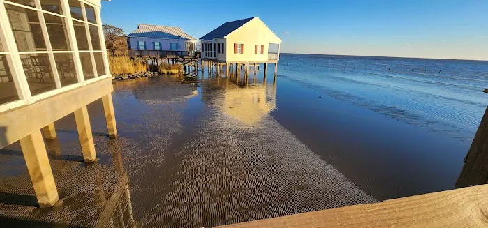 Fontainebleau Cabins Picture 2