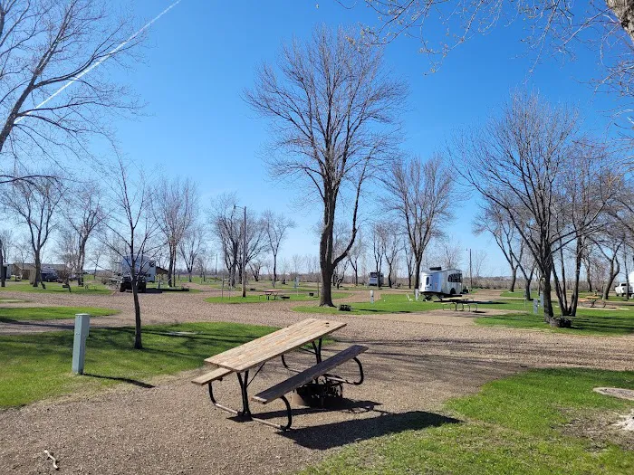 Dakota Sunsets Campground Picture 7