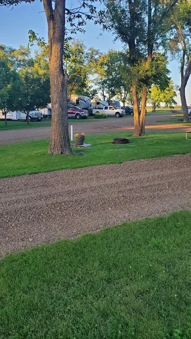 Dakota Sunsets Campground Picture 9