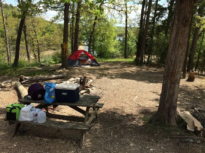 Beaver Lake Hide-A-Way Campground & glamping Picture 7