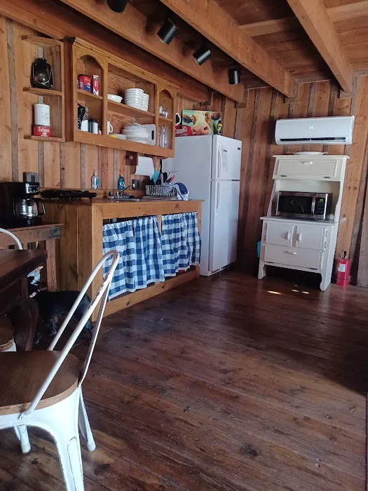 Farmhouse Cabin Picture 3