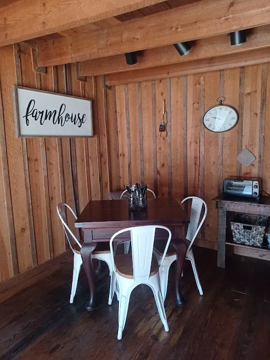 Farmhouse Cabin Picture 1