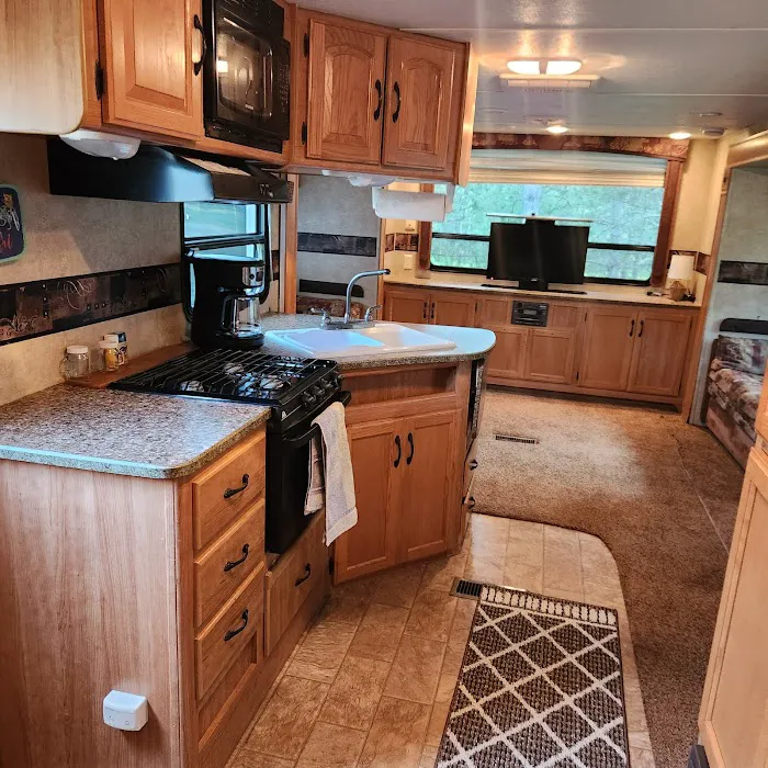 Daisy lake RV Campground Picture 1