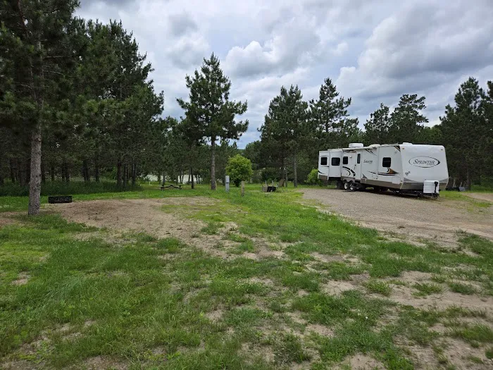 Daisy lake RV Campground Picture 4