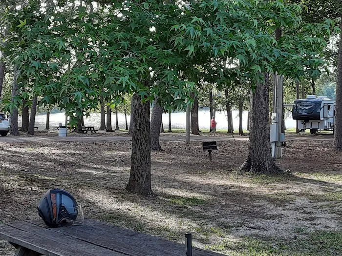 Lake Claude Bennett Picture 5