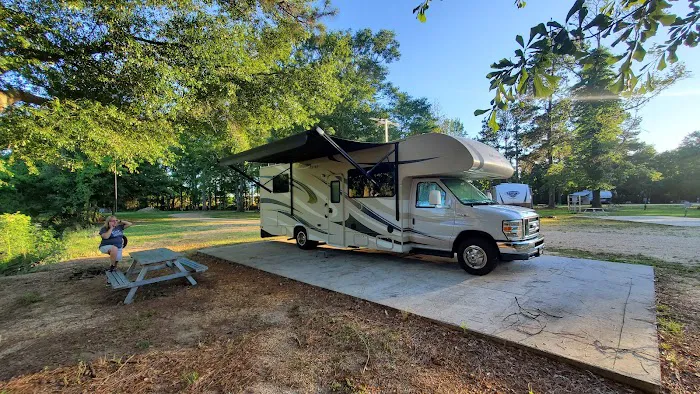 Magnolia RV Park and Family Campground Picture 4