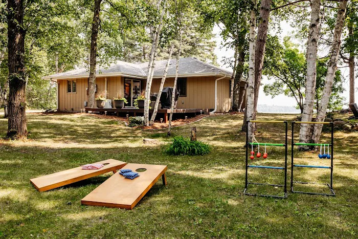 Honeybee Lake House Picture 8