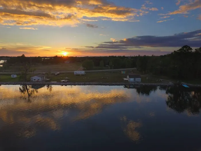 Paul Lake Resort Picture 2
