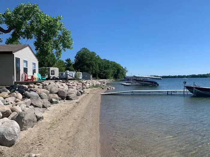 Paul Lake Resort Picture 7