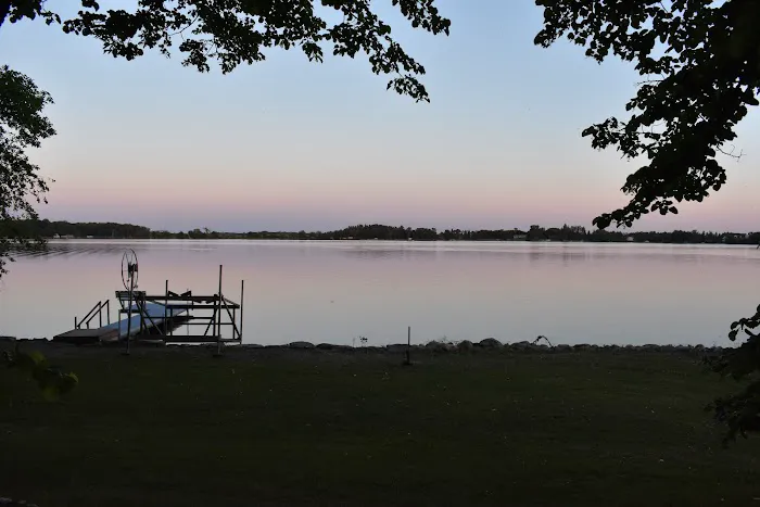 Paul Lake Resort Picture 4