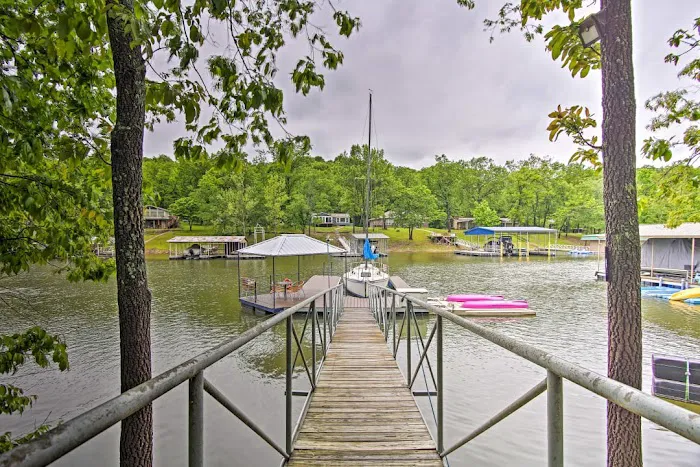 Lake Life Cabin on Fox Hollow Picture 3