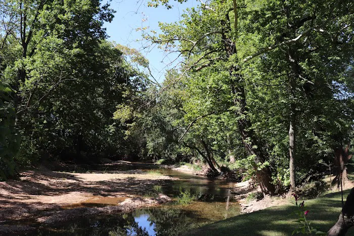 Indian Creek Cabins Picture 2
