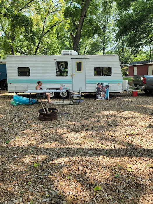 Zan's Creekside Campground Picture 5