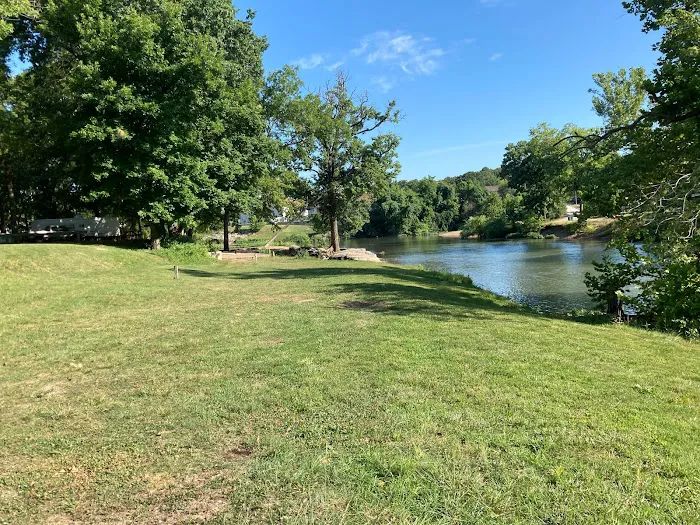 Zan's Creekside Campground Picture 7