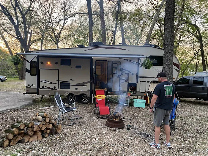 Zan's Creekside Campground Picture 8