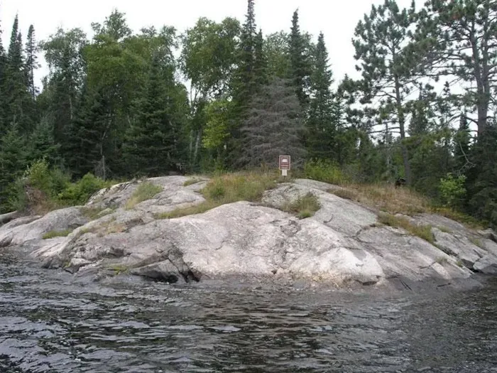 HB Cutover Island North K51 Houseboat (Rock Landing) Campsite Picture 2