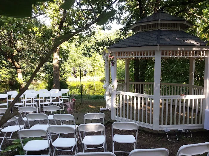 Savannah's ,woods and Water ,Outside Wedding Venue as well, Jacuzzi Cabins, Catoosa ok. area. Picture 1