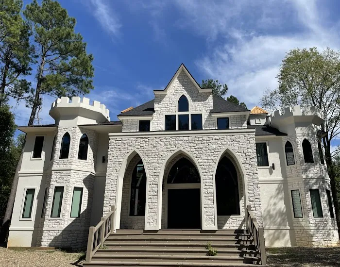 Castle on Royal Creek Picture 1