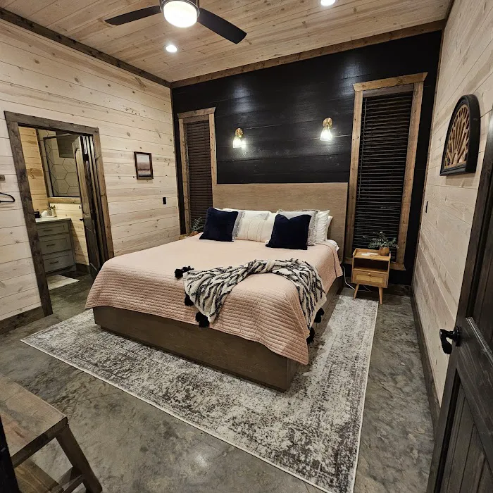 Crooked Elbow Cabin Picture 2