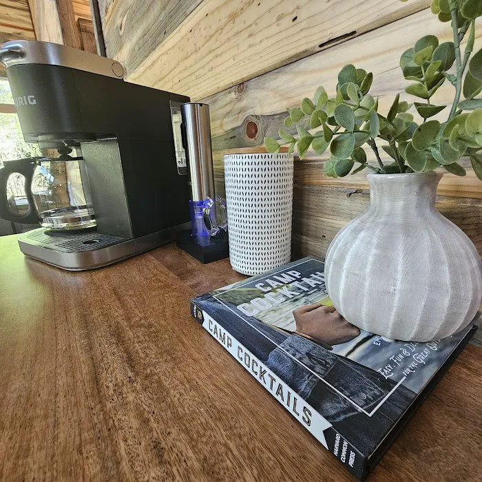 Crooked Elbow Cabin Picture 10