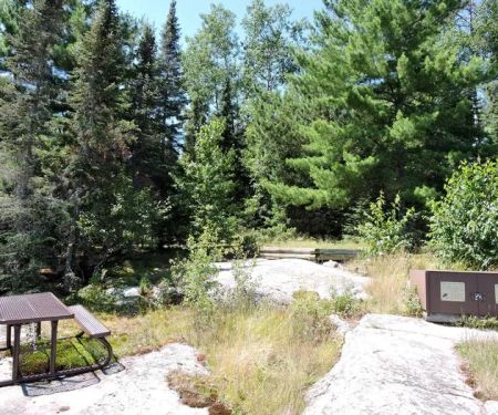 HB Beaver Bay N56 Houseboat Campsite