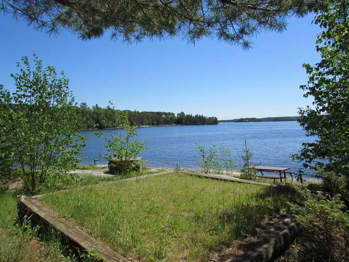 HB Beaver Bay N56 Houseboat Campsite Picture 4