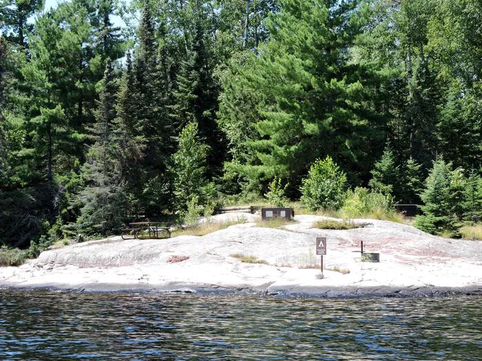 HB Beaver Bay N56 Houseboat Campsite Picture 2