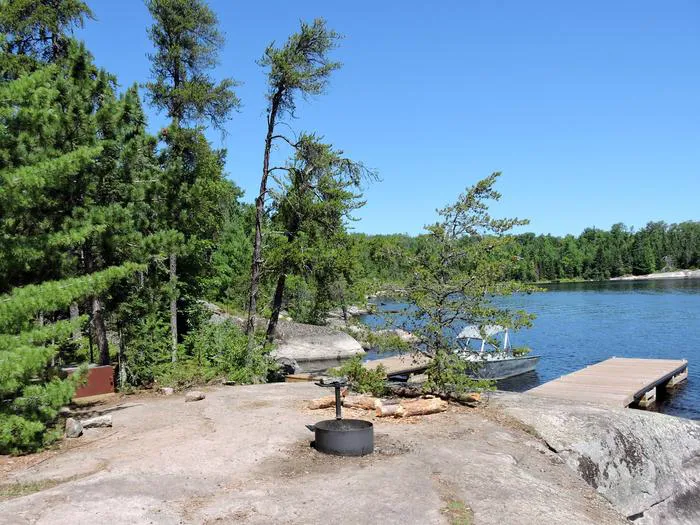 HB Beaver Bay N56 Houseboat Campsite Picture 5