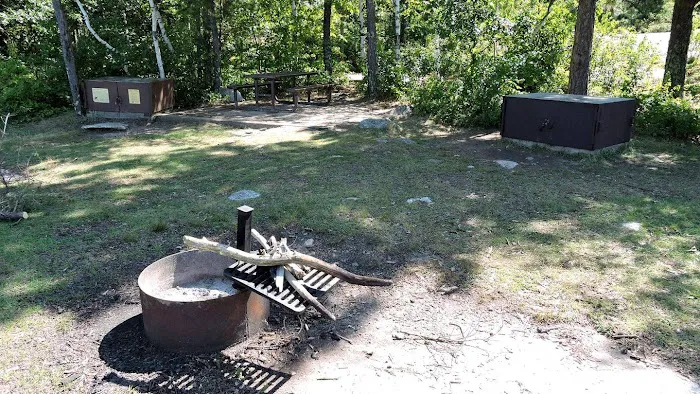HB Ashback Beach N68 Houseboat Campsite Picture 4