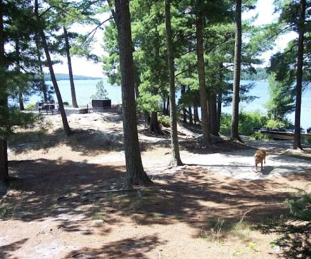 HB Round Bear Island K28 Houseboat Campsite