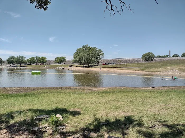 Hawthorn Bluff Campground & Fishing Area Picture 1