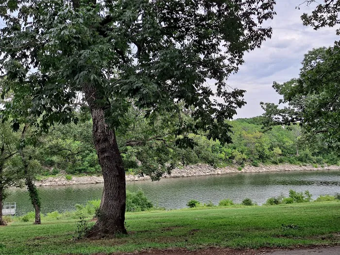 Hawthorn Bluff Campground & Fishing Area Picture 7