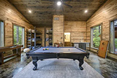 Four of a Kind - Luxury Cabin Picture 1