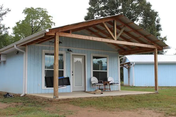 Uncle Joe's Creek Retreat Picture 1