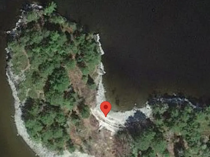 Rusty Island East Picture 6