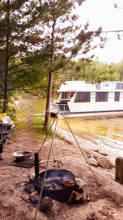 HB Portage Beach K26 Houseboat Campsite Picture 4