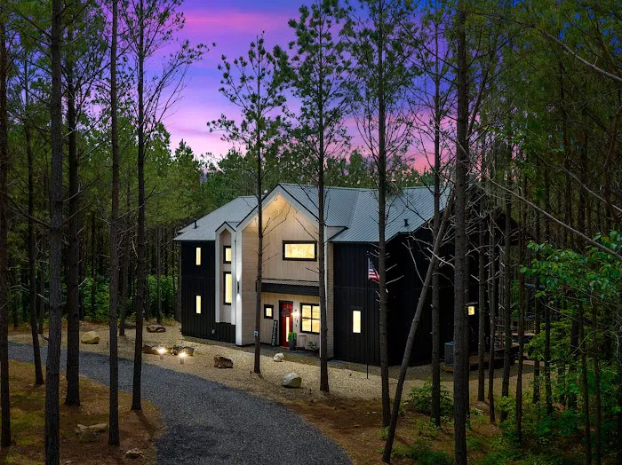 Wild Mountain Honey Luxury Cabin Picture 3