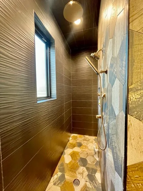 Wild Mountain Honey Luxury Cabin Picture 2
