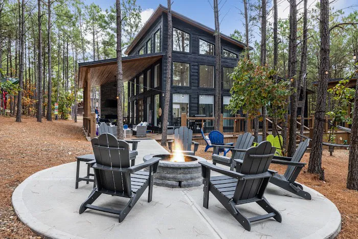 The Lucky One Cabin Picture 3