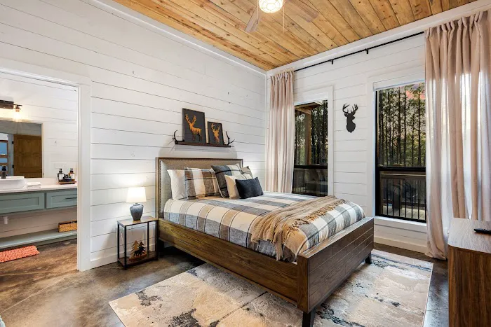 The Lucky One Cabin Picture 9