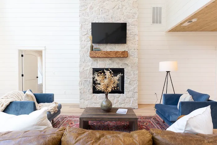Stone + Pine Cabin Picture 9