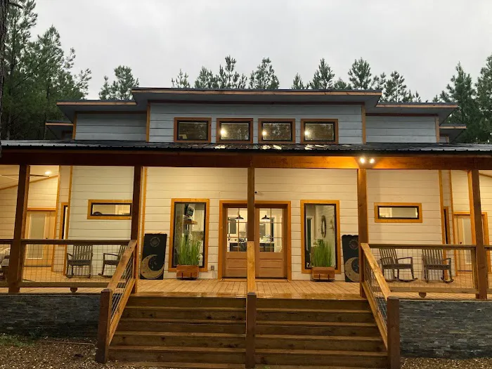 Dancing Moon Luxury Cabin Picture 6